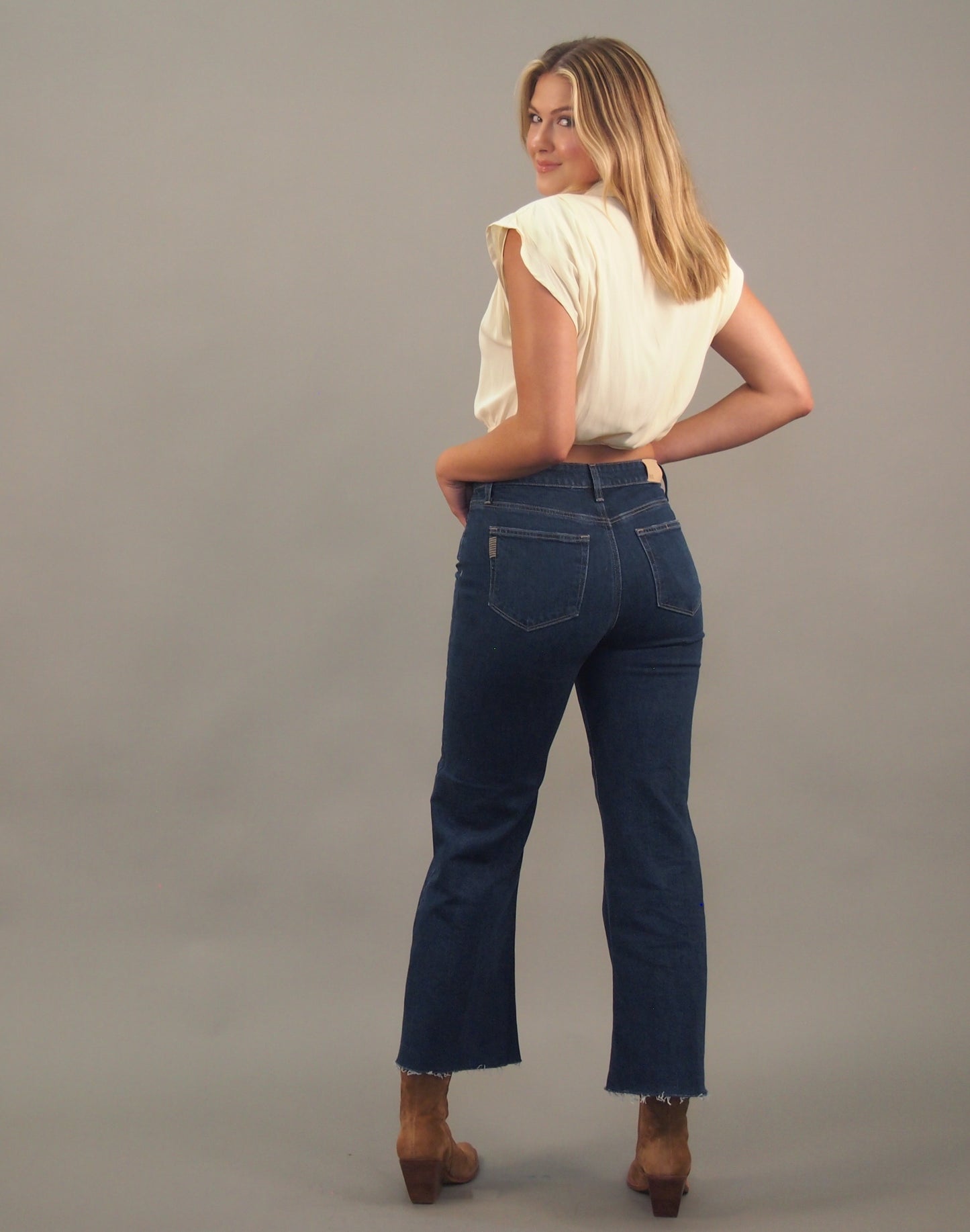 Sydeny - Butter Capsule Cap Sleeve Crop Top