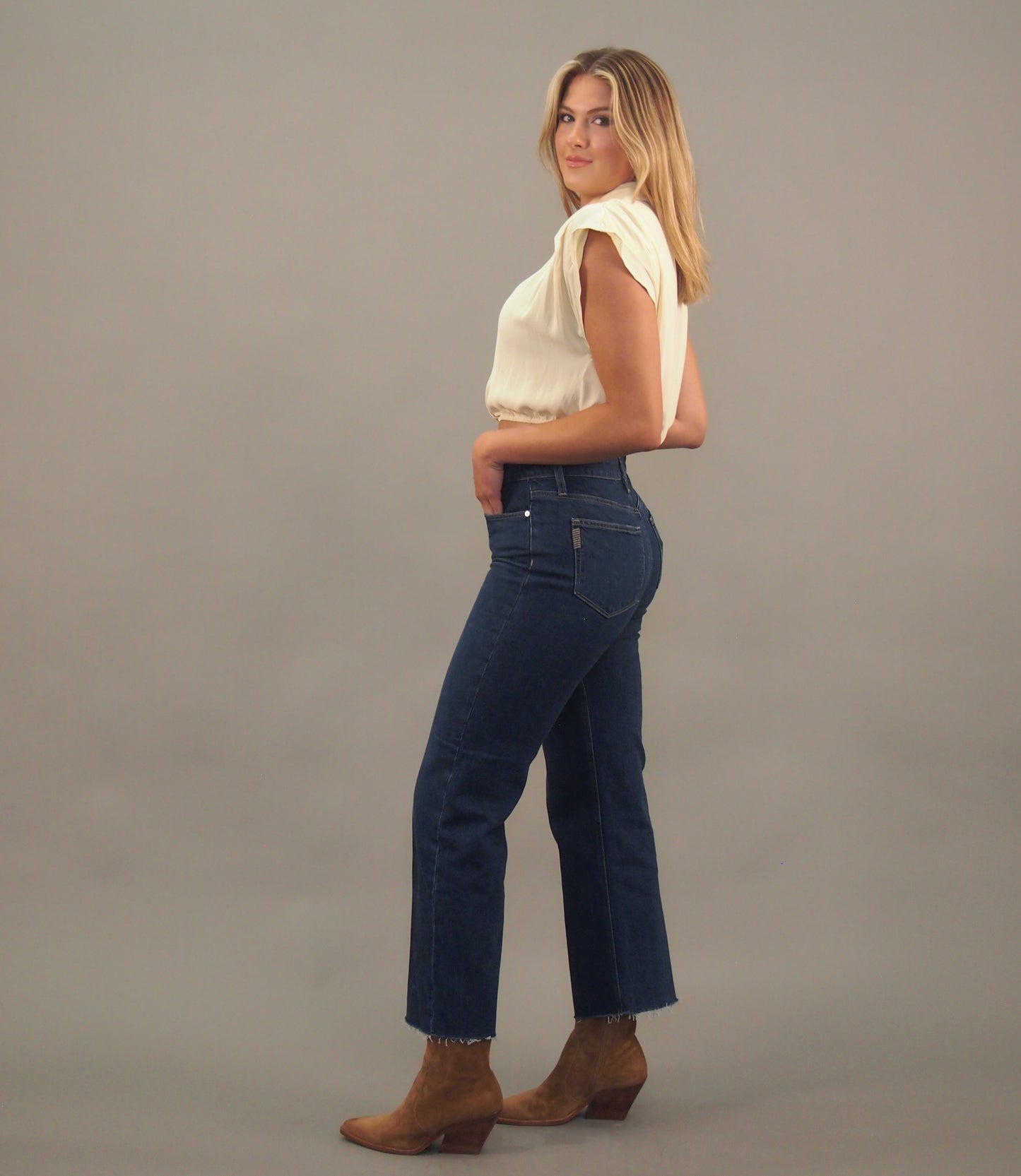 Sydeny - Butter Capsule Cap Sleeve Crop Top