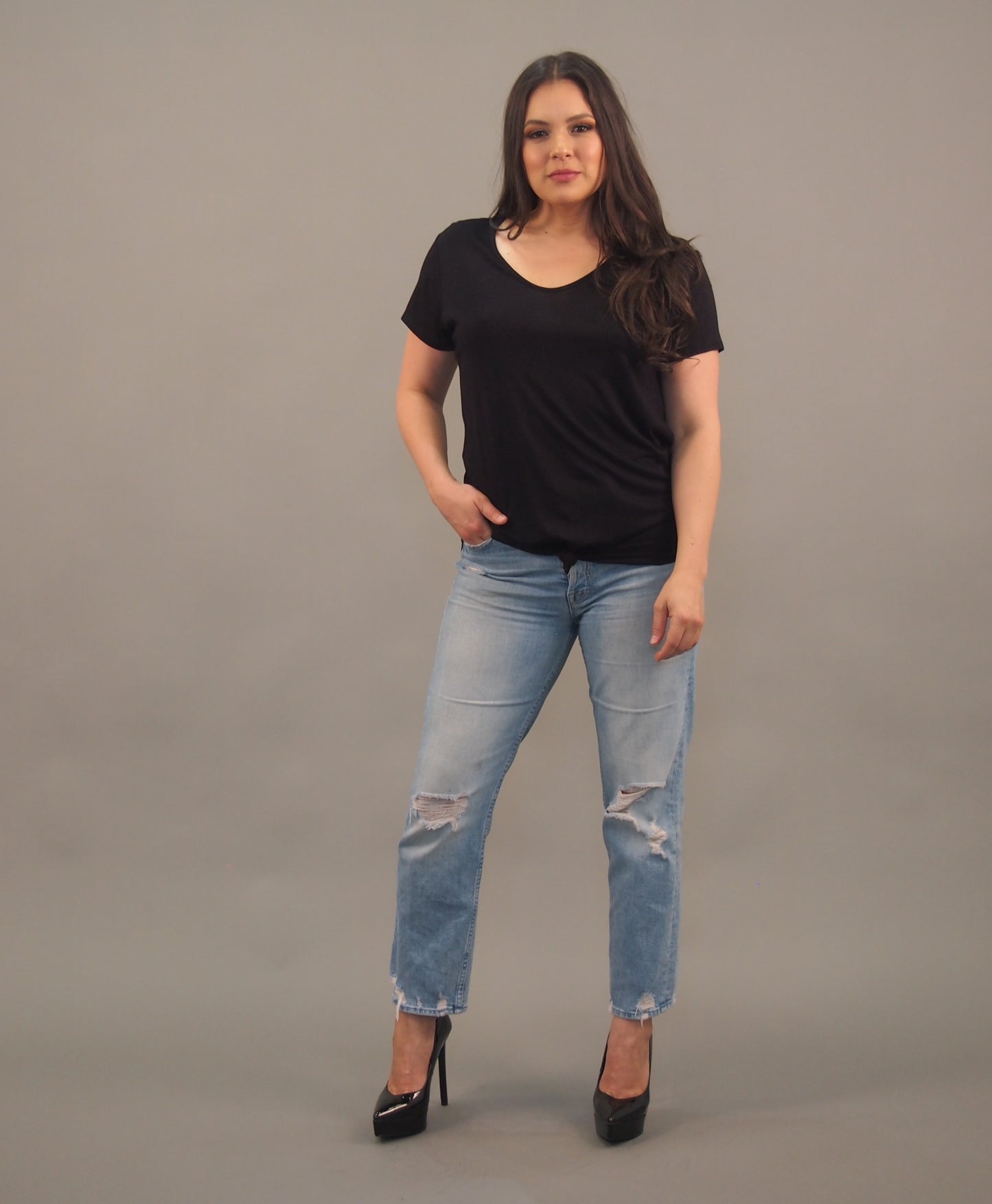 Black Knotted Scoop T-shirt