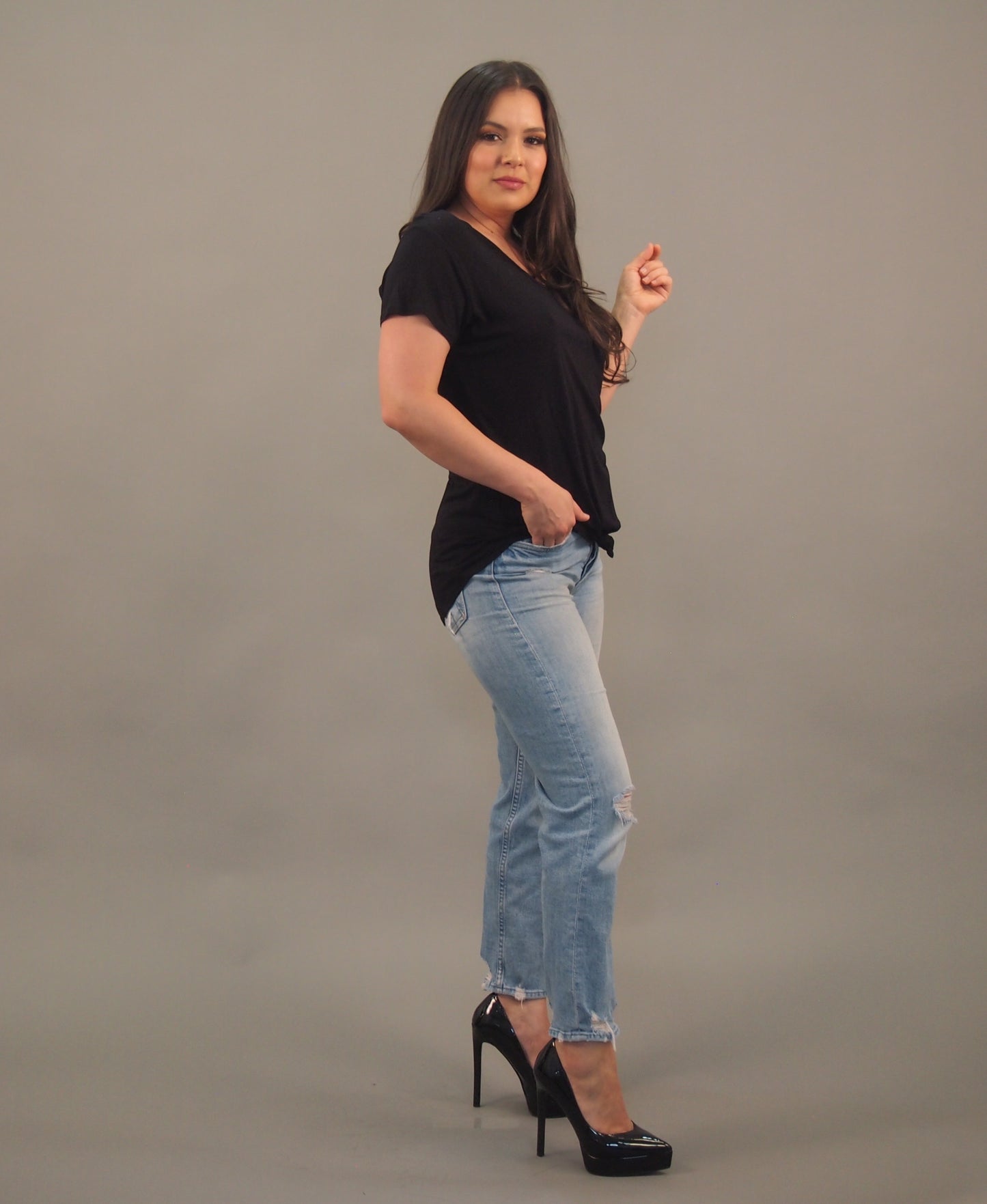 Black Knotted Scoop T-shirt