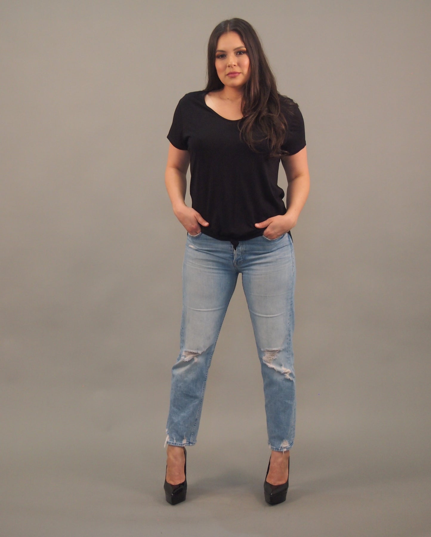 Black Knotted Scoop T-shirt